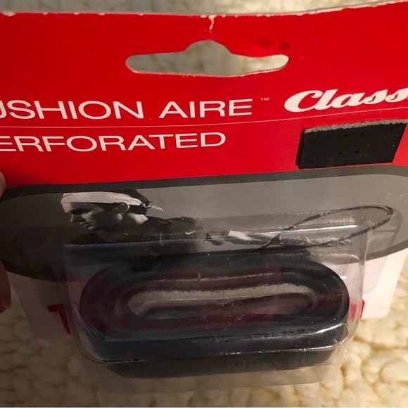 NWT Wilson Classic Cushion Aire Perforated Handgrip Replacement SFU0513 - Picture 3 of 6